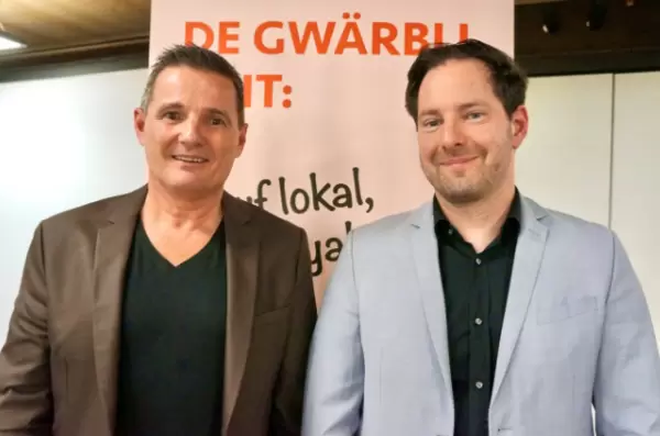 Andreas Haueter (links) wird vom Pr&auml;sidenten zum Mitglied des Vorstands, Patrick Soller vom Kassier zum Pr&auml;sidenten des Gewerbevereins Kreuzlingen.